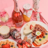 7. 🍓✨ Bandeja “Brindis con Encanto RD 9,900