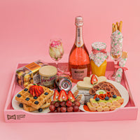 7. 🍓✨ Bandeja “Brindis con Encanto RD 9,900