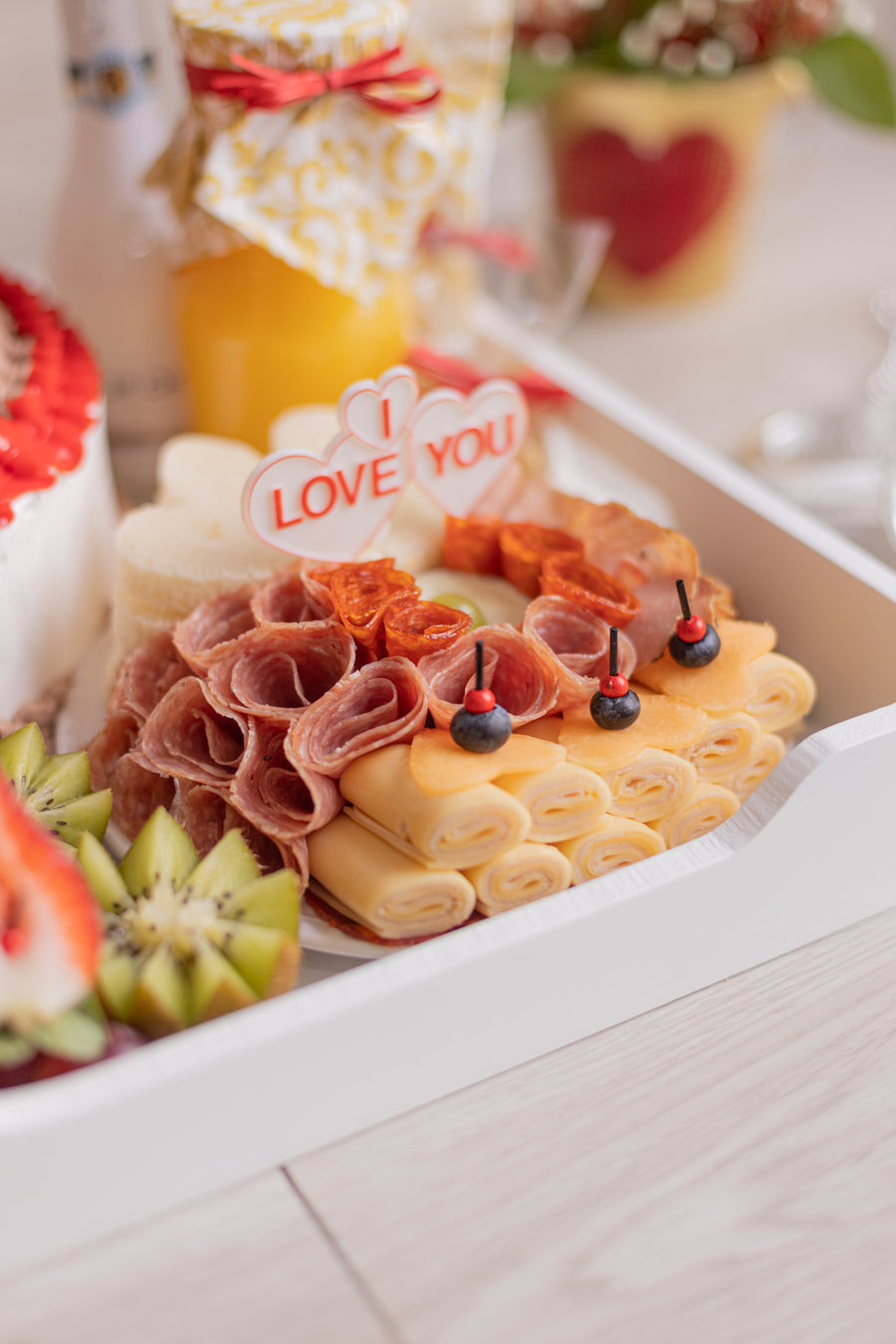 3 .Bandeja HBD Con Amor  3 RD 6,800
