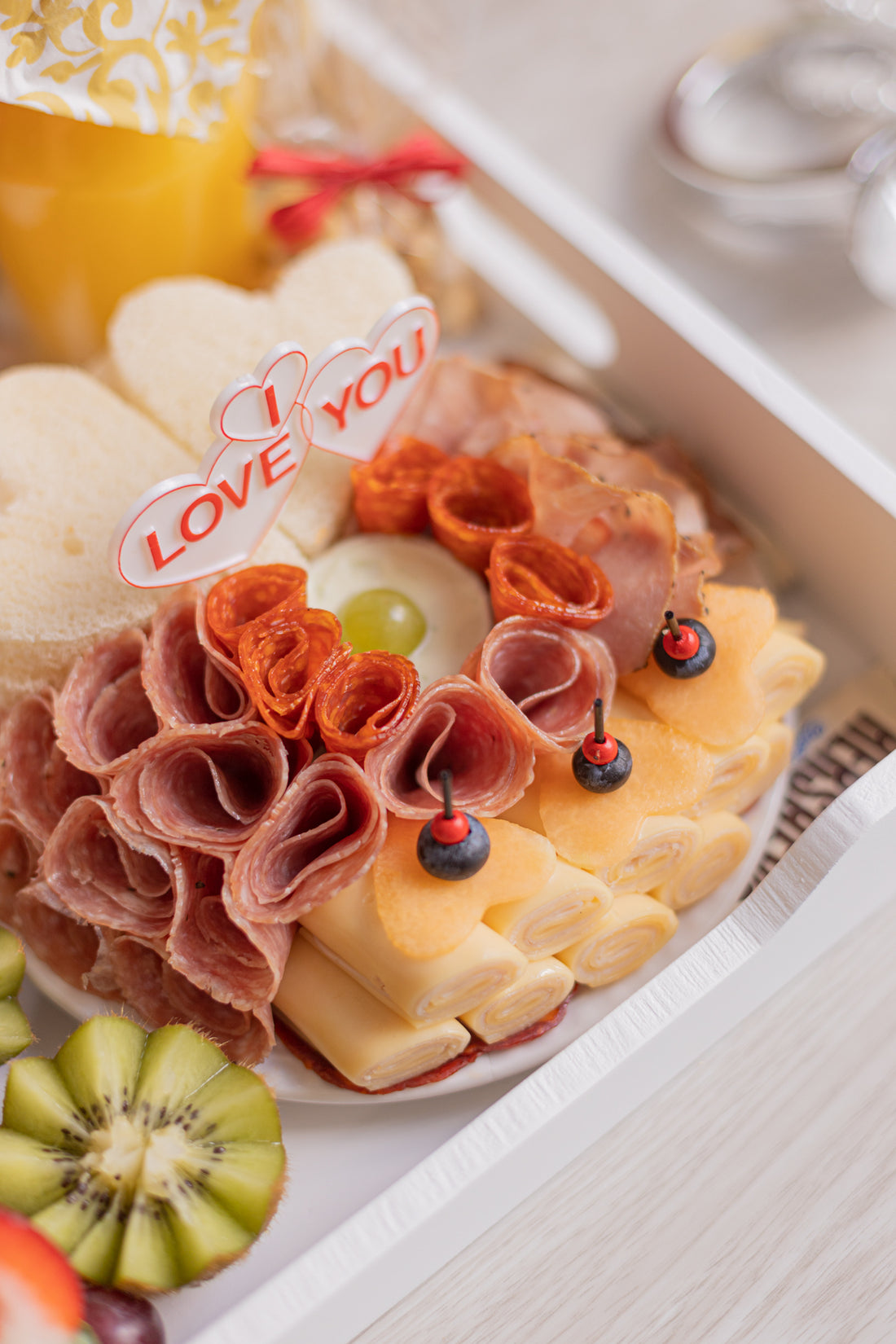 3 .Bandeja HBD Con Amor  3 RD 6,800